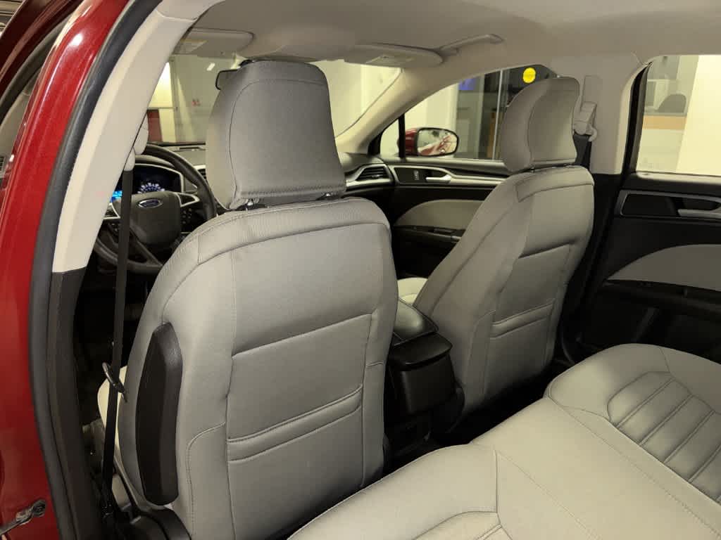 Ford Fusion S 2015