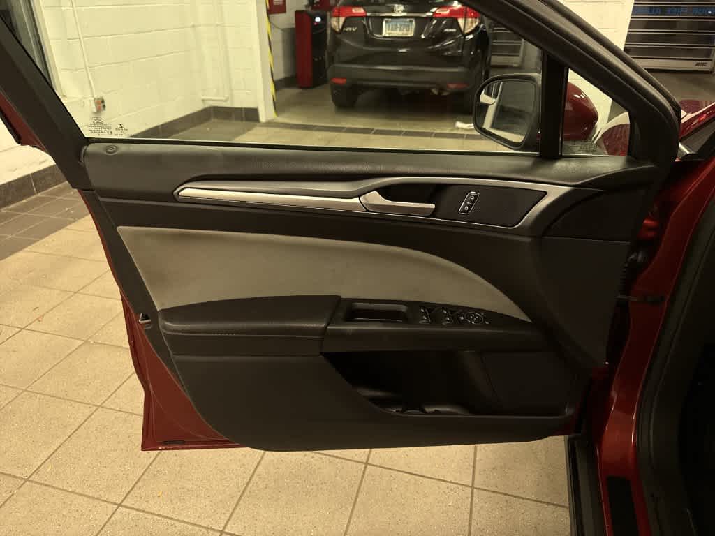 Ford Fusion S 2015