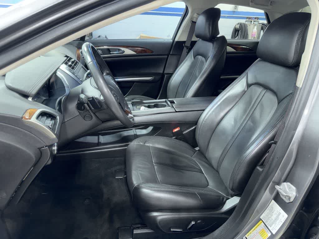 Lincoln MKZ de 4 puertas con tracción total, 2014