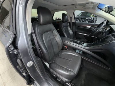 Lincoln MKZ de 4 puertas con tracción total, 2014