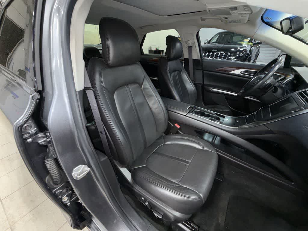 Lincoln MKZ de 4 puertas con tracción total, 2014