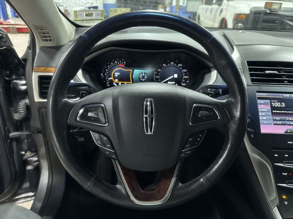 Lincoln MKZ de 4 puertas con tracción total, 2014