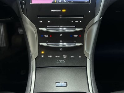 Lincoln MKZ de 4 puertas con tracción total, 2014