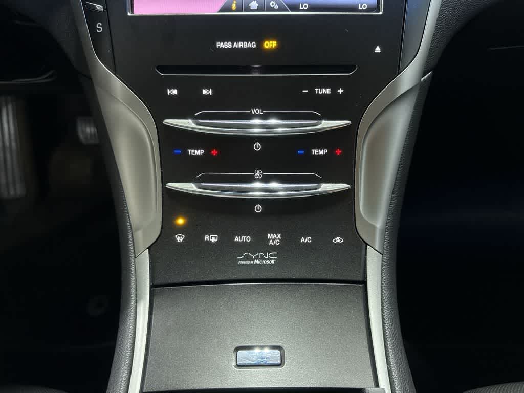 Lincoln MKZ de 4 puertas con tracción total, 2014