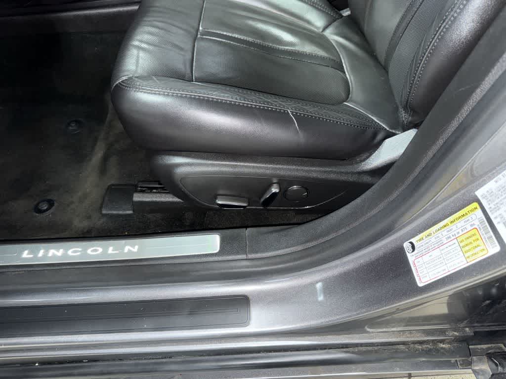 Lincoln MKZ de 4 puertas con tracción total, 2014