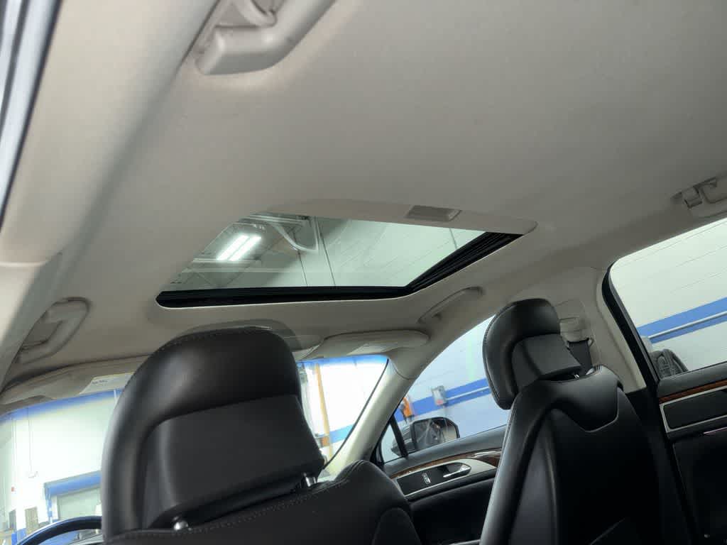 Lincoln MKZ de 4 puertas con tracción total, 2014