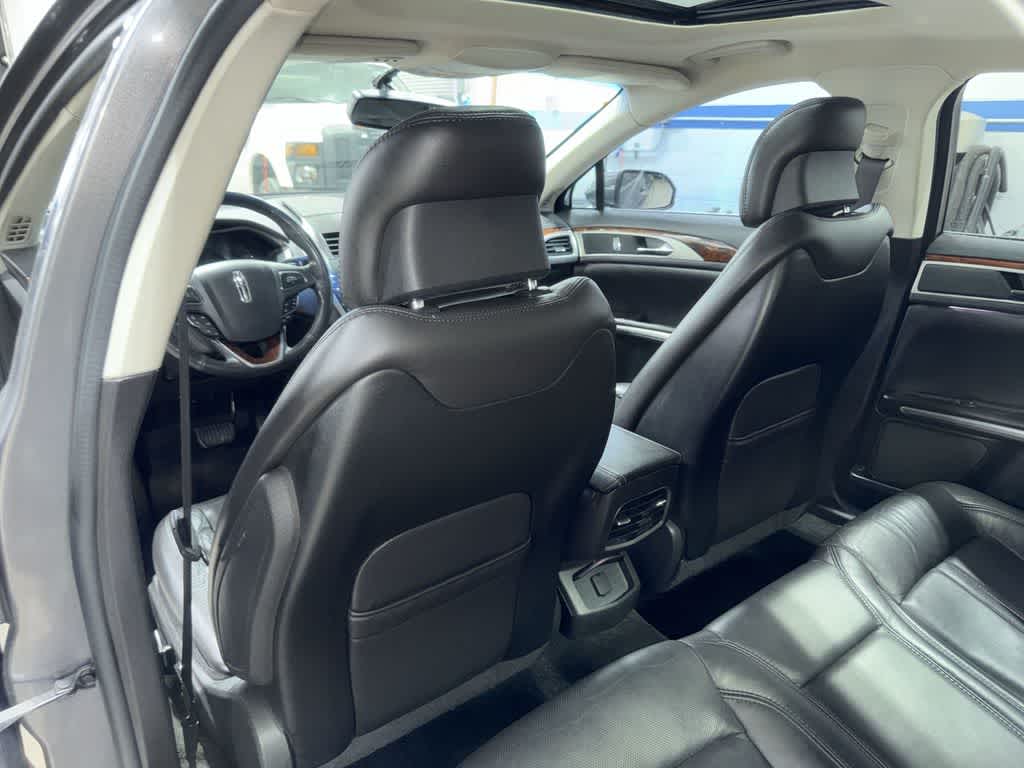 Lincoln MKZ de 4 puertas con tracción total, 2014