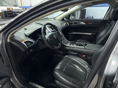 Lincoln MKZ de 4 puertas con tracción total, 2014