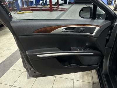 Lincoln MKZ de 4 puertas con tracción total, 2014