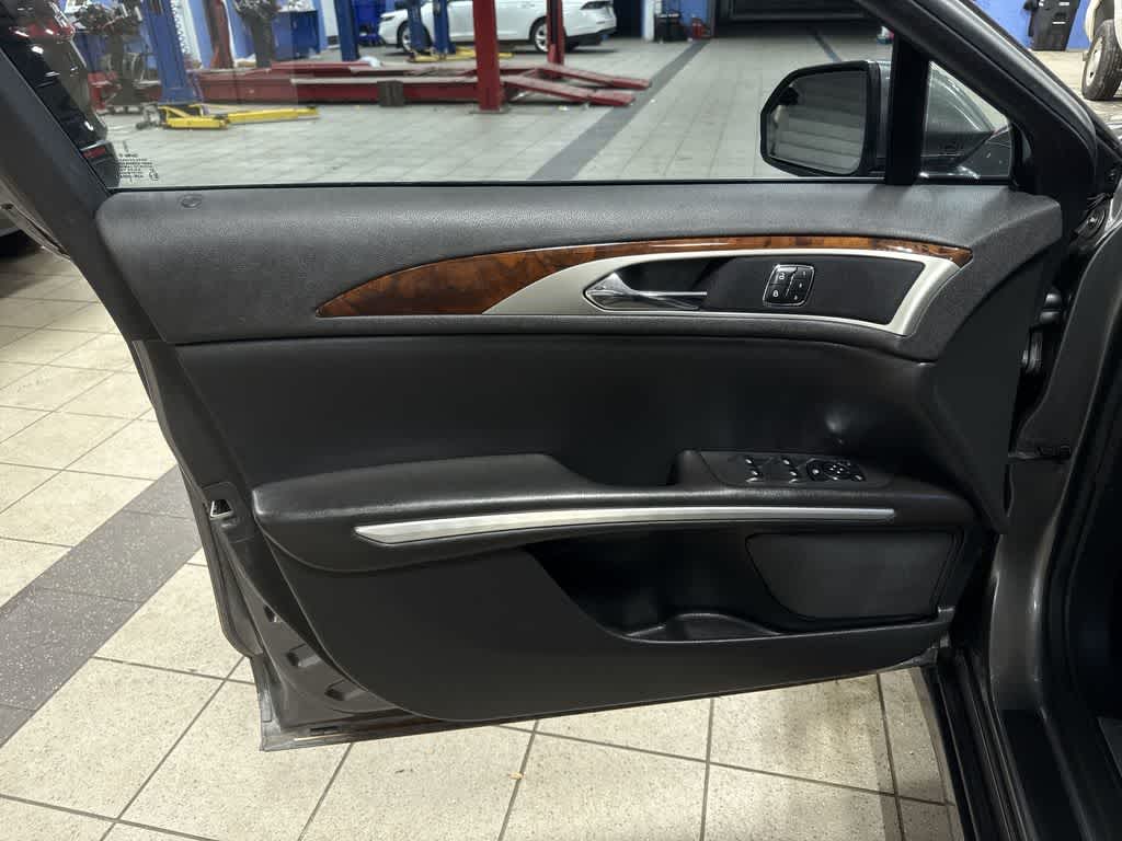 Lincoln MKZ de 4 puertas con tracción total, 2014