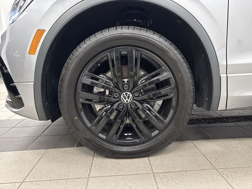 2022 Volkswagen Tiguan SE R-Line Black