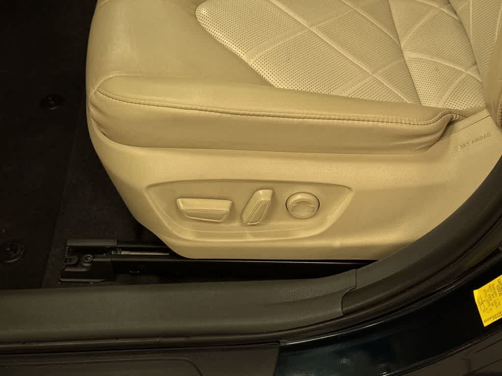 Toyota Camry XLE 2019