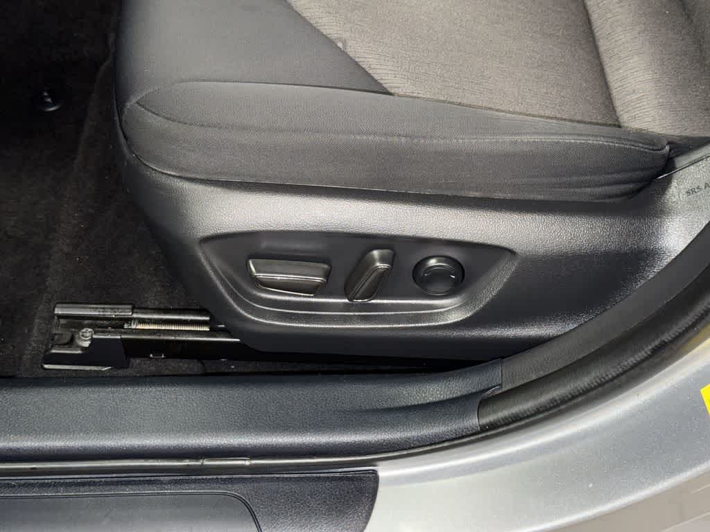 Toyota Camry Hybrid LE 2020