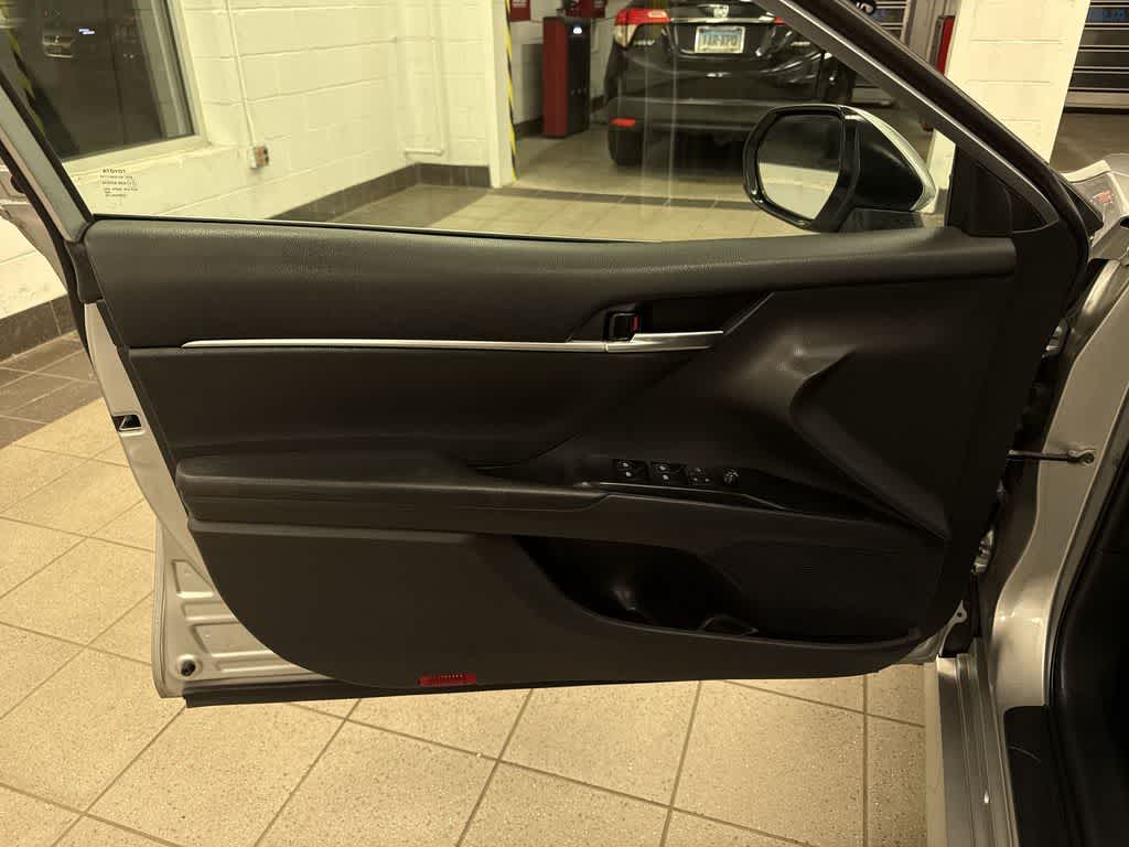 Toyota Camry Hybrid LE 2020