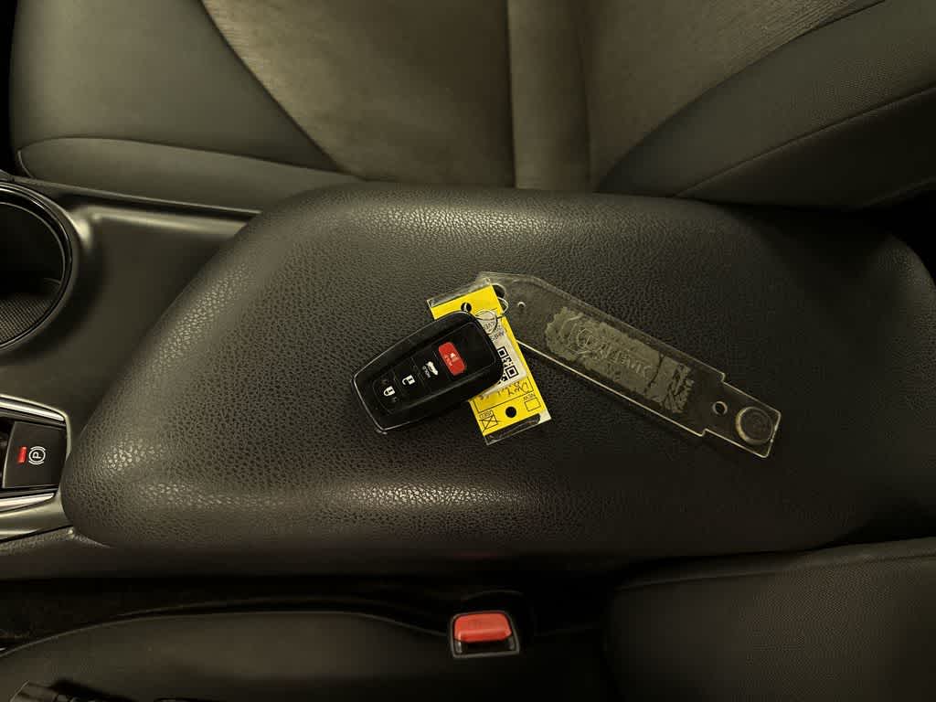 Toyota Camry Hybrid LE 2020