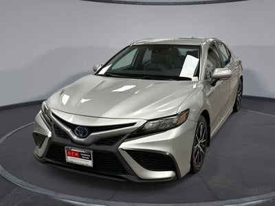 Toyota Camry Hybrid SE 2022