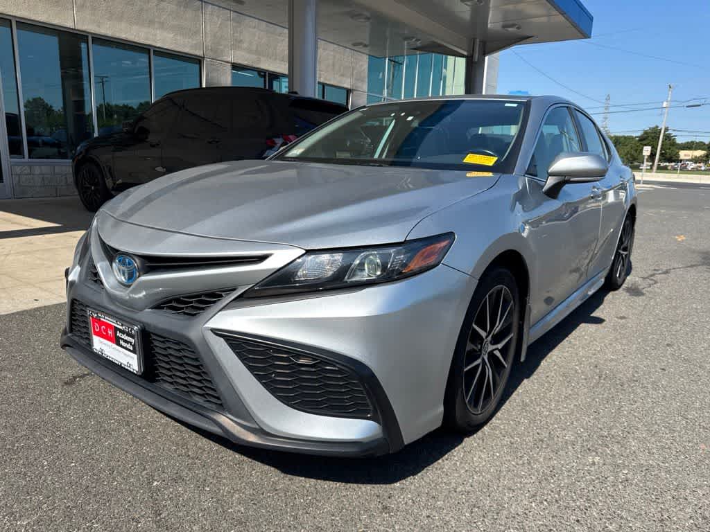 Toyota Camry Hybrid SE 2022