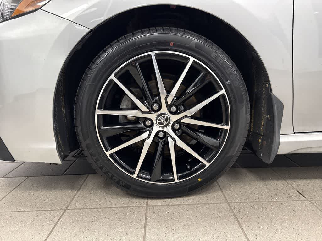 Toyota Camry Hybrid SE 2022