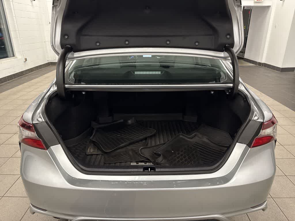 Toyota Camry Hybrid SE 2022