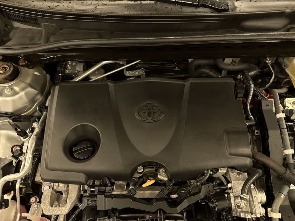 Toyota Camry Hybrid SE 2022