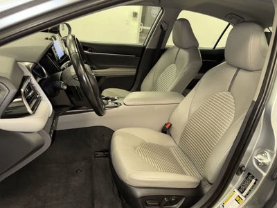 Toyota Camry Hybrid SE 2022