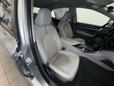 Toyota Camry Hybrid SE 2022
