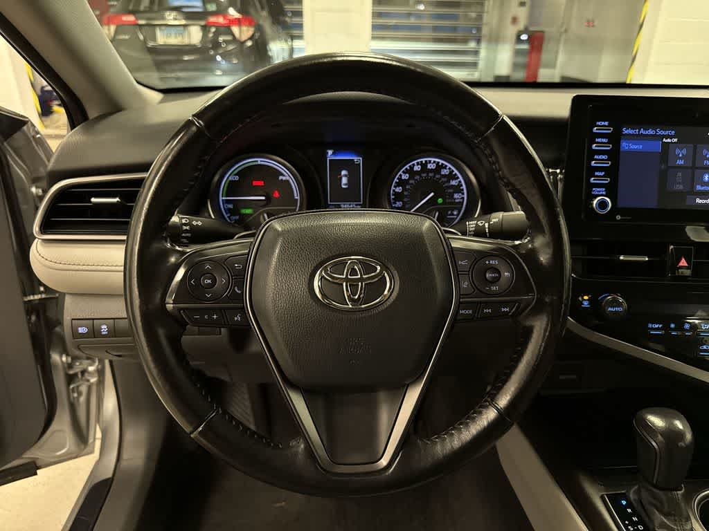 Toyota Camry Hybrid SE 2022
