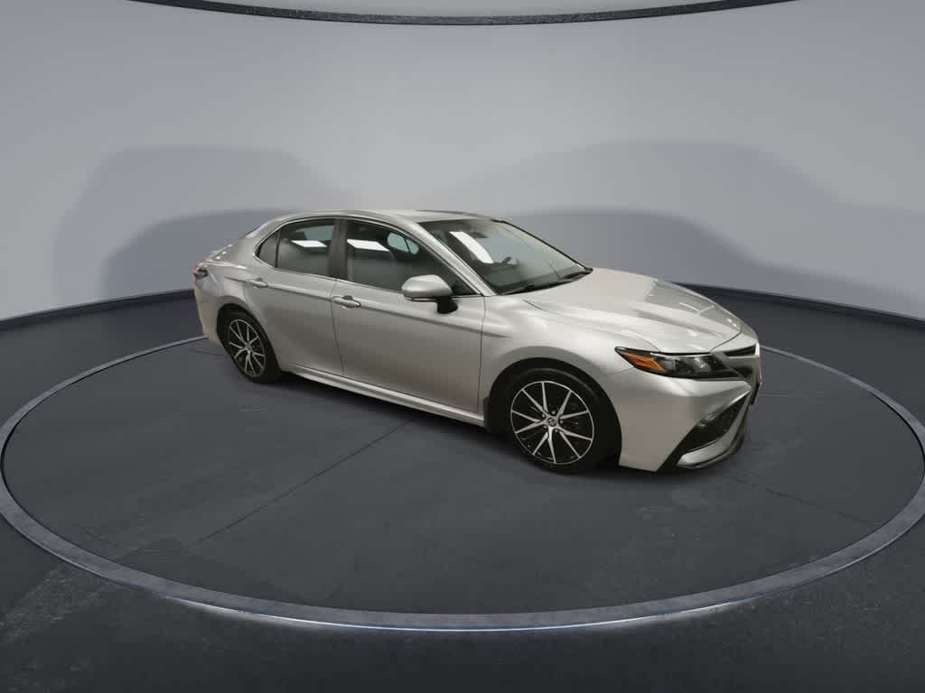 Toyota Camry Hybrid SE 2022