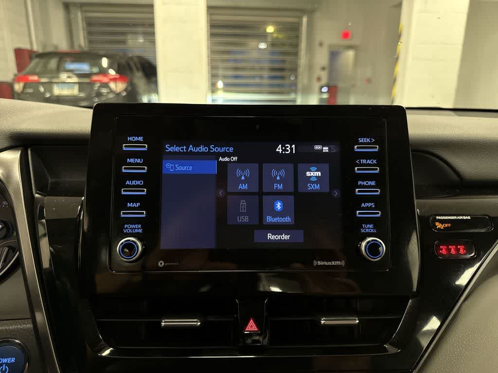 Toyota Camry Hybrid SE 2022