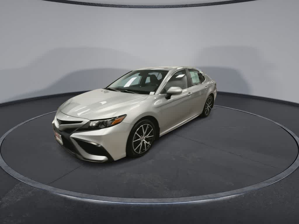 Toyota Camry Hybrid SE 2022