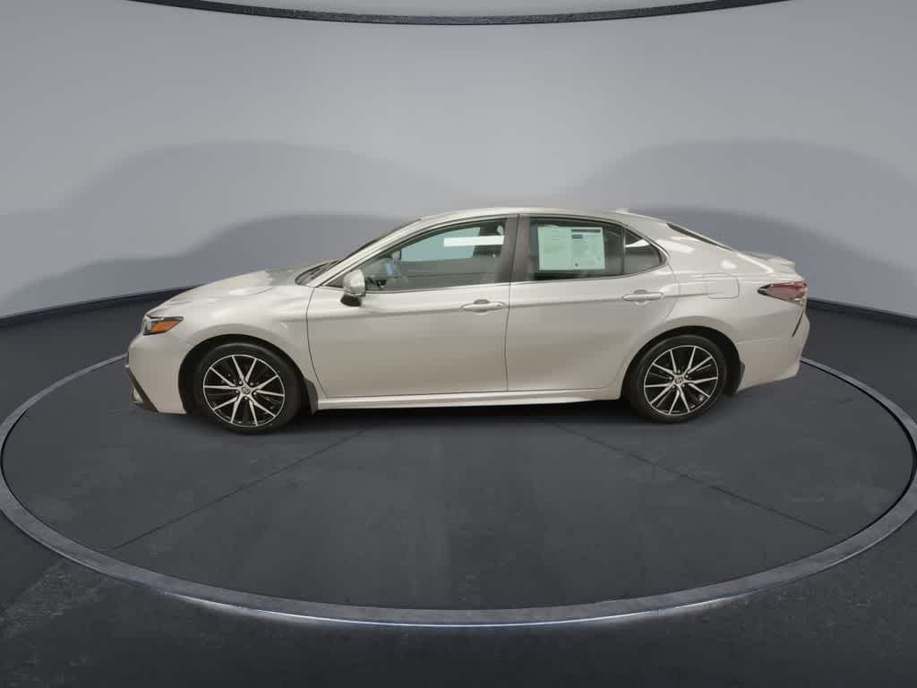 Toyota Camry Hybrid SE 2022