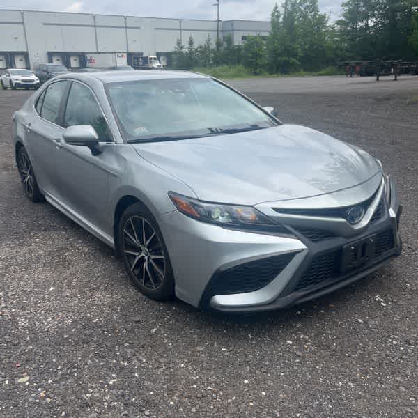 Toyota Camry Hybrid SE 2022