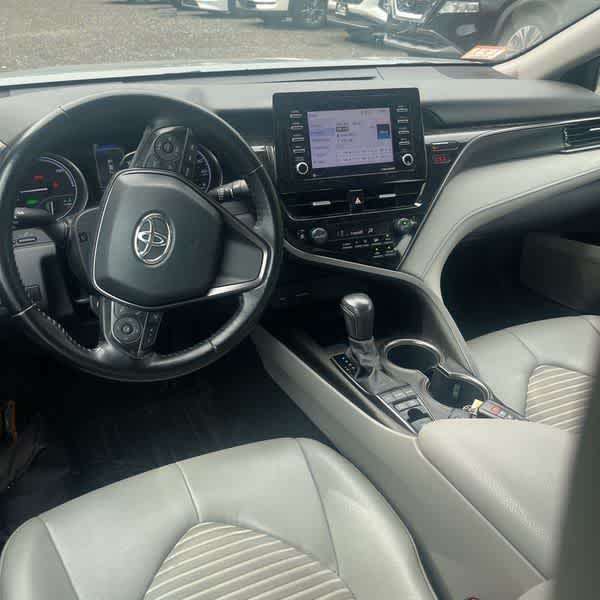Toyota Camry Hybrid SE 2022