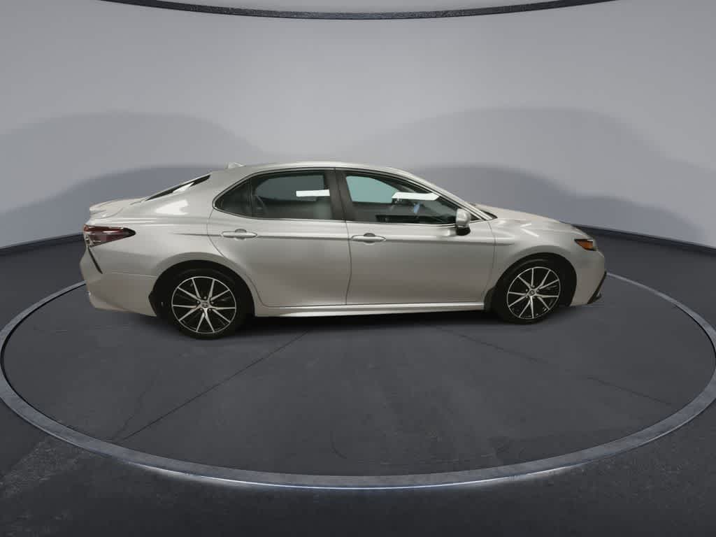 Toyota Camry Hybrid SE 2022