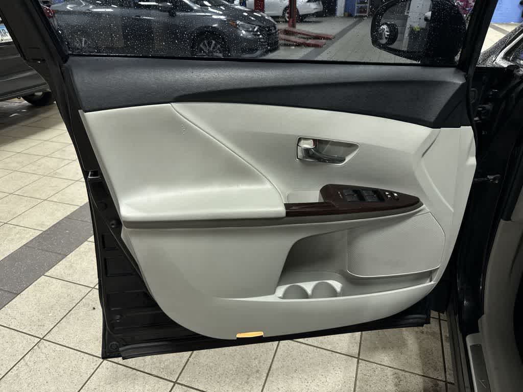 Toyota Venza LE 2012