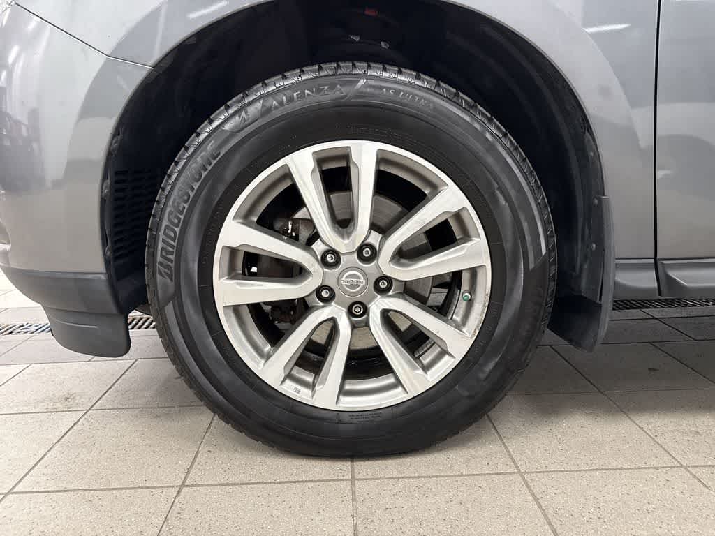 Nissan Pathfinder SV 2016