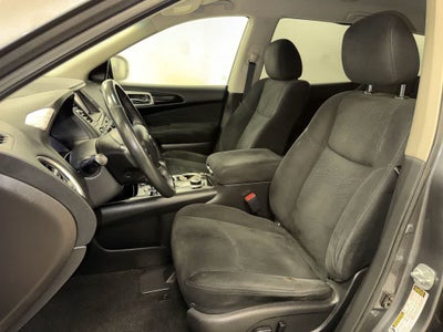 Nissan Pathfinder SV 2016