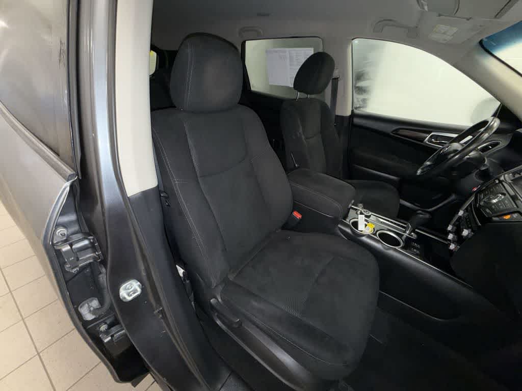 Nissan Pathfinder SV 2016