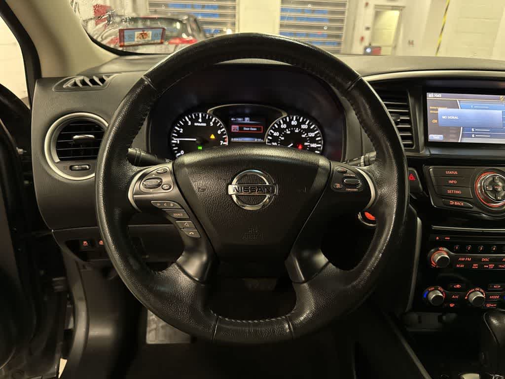 Nissan Pathfinder SV 2016