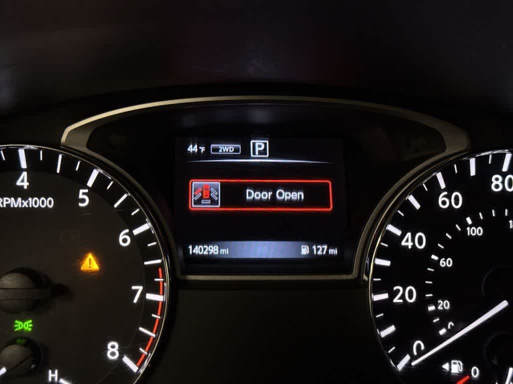 Nissan Pathfinder SV 2016