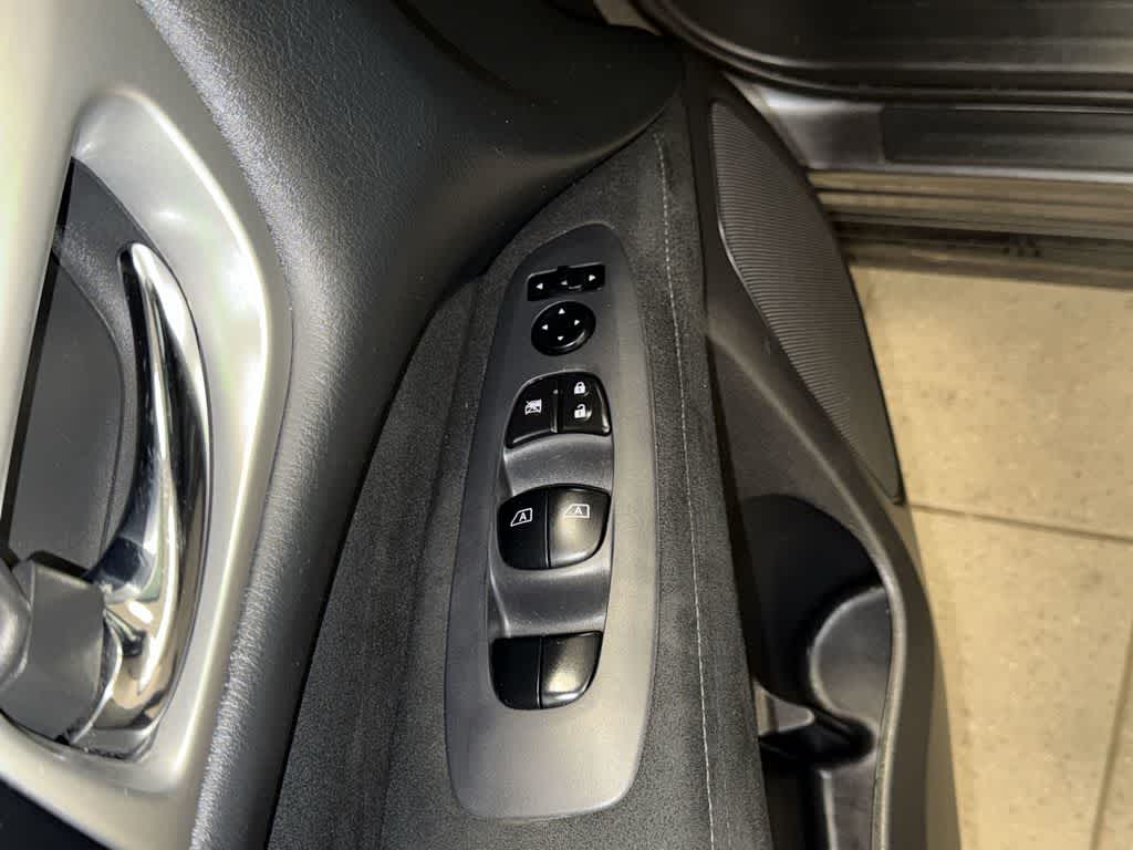 Nissan Pathfinder SV 2016