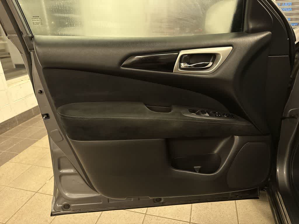 Nissan Pathfinder SV 2016