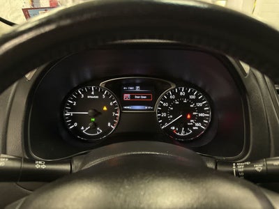 Nissan Pathfinder SV 2016