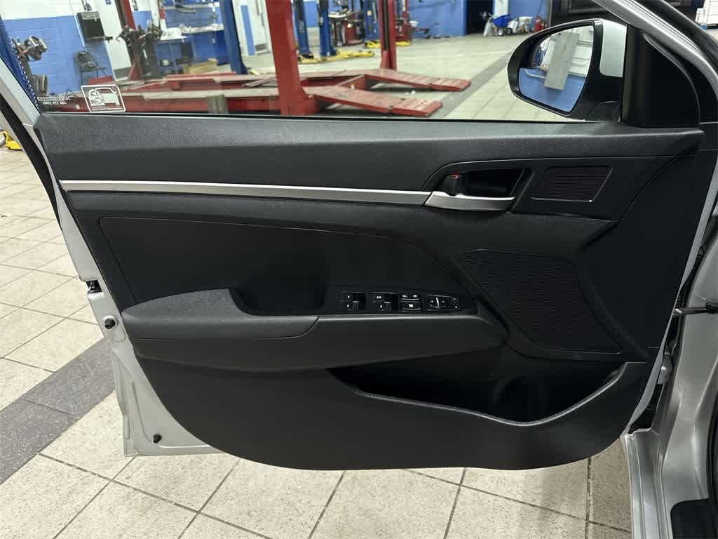 Hyundai Elantra SE 2020