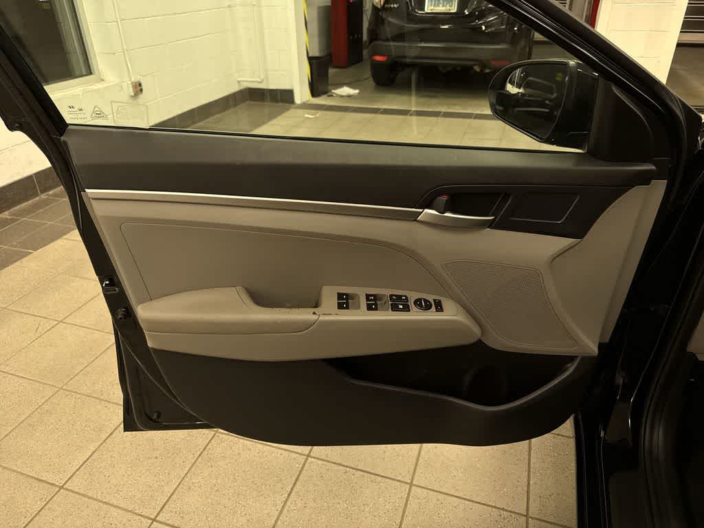 Hyundai Elantra SE 2020