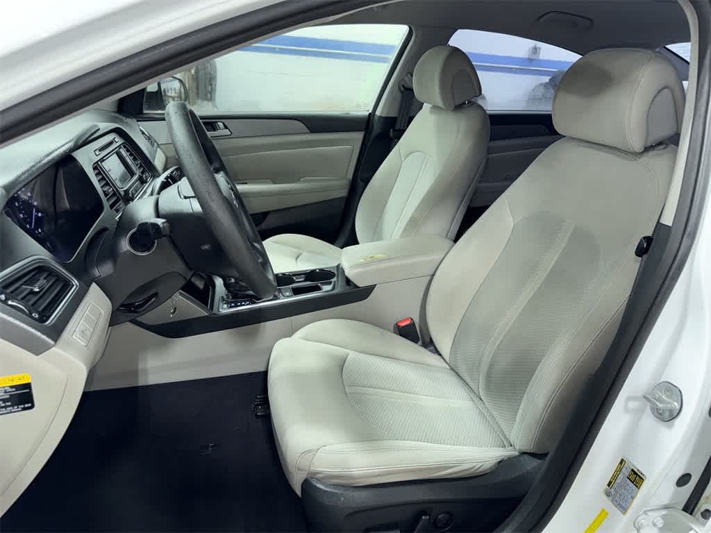 Hyundai Sonata 2.4L SE 2015