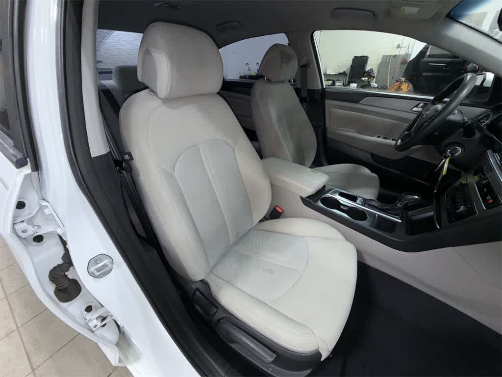 Hyundai Sonata 2.4L SE 2015