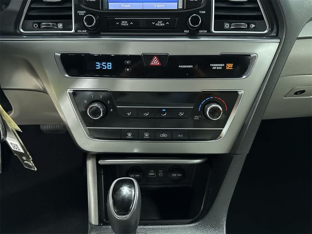 Hyundai Sonata 2.4L SE 2015