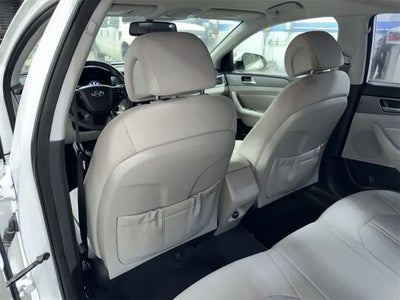 Hyundai Sonata 2.4L SE 2015