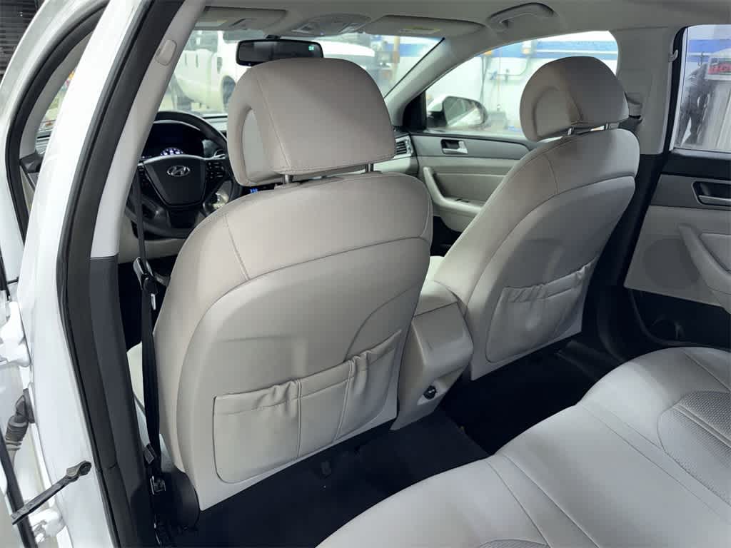 Hyundai Sonata 2.4L SE 2015